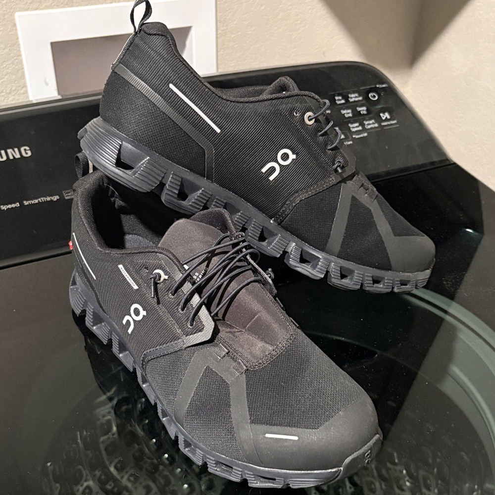 On Running Men's Black Athletic Shoes 11.5